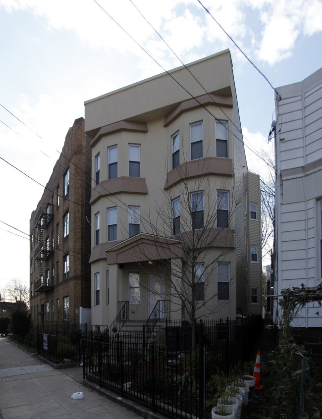 9 Sanford Pl in Jersey City, NJ - Building Photo - Building Photo