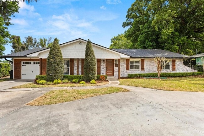 201 Cedarwood Dr