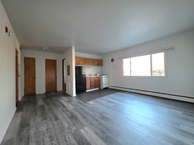 6166 S Packard Ave in Cudahy, WI - Building Photo