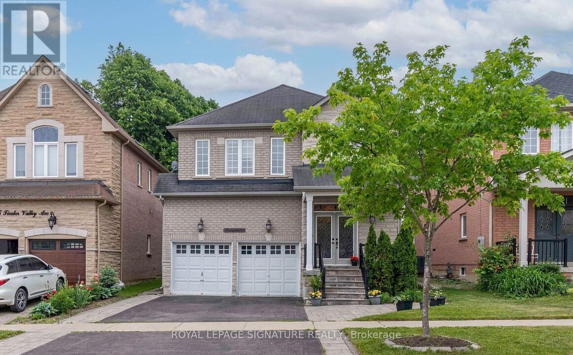 83 Timber Valley Ave in Richmond Hill, ON - Building Photo