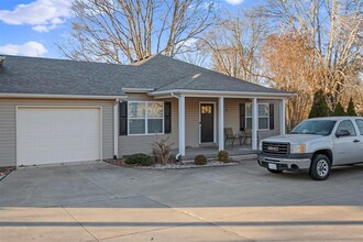 1715 Smallhouse Rd in Bowling Green, KY - Building Photo - Building Photo