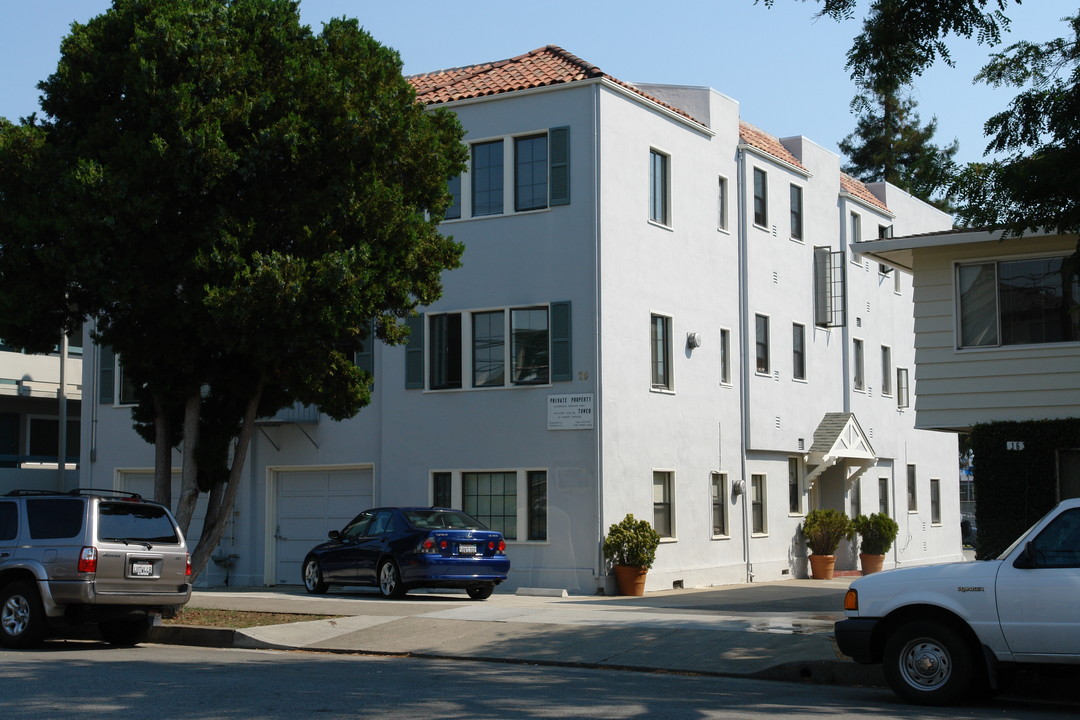 20 Highland Ave in Burlingame, CA - Foto de edificio