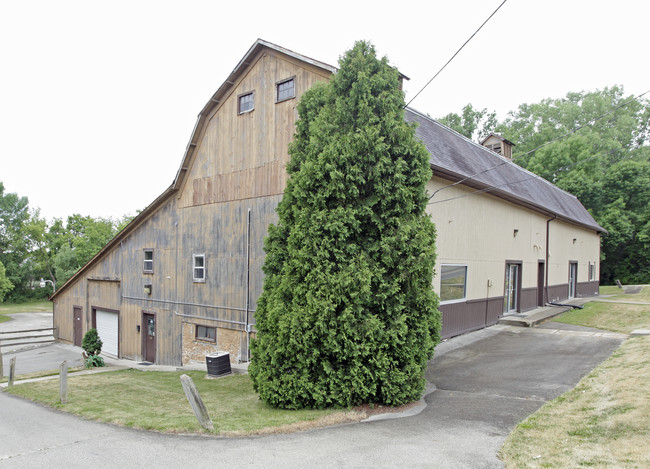 Arbor Valley Apartments in Hartland, WI - Building Photo - Building Photo