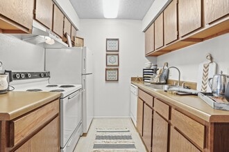 Raintree in Wichita, KS - Building Photo - Building Photo
