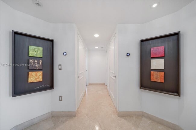 765 Crandon Blvd in Miami, FL - Building Photo - Building Photo