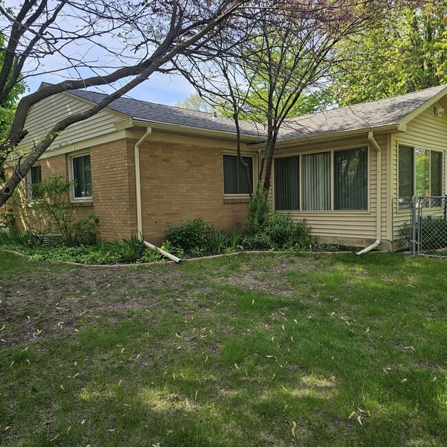 2520 Guilford Rd in Rockford, IL - Building Photo - Building Photo