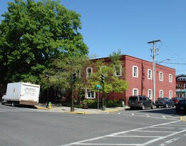 366 Warren St in Hudson, NY - Building Photo