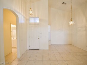 10325 Whispy Willow Way in Las Vegas, NV - Building Photo - Building Photo