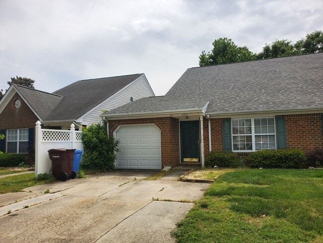 3816 Sir Francis Drake Dr in Chesapeake, VA - Building Photo - Building Photo