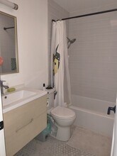 21708 Lake Vista Dr in Lake Forest, CA - Foto de edificio - Building Photo