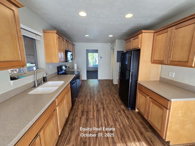 2576 E Wren Rd