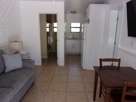 101 Caloosa St in Tavernier, FL - Building Photo