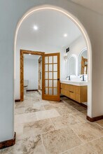 135 E Ridgewood Ct, Unit 135 E in San Antonio, TX - Building Photo - Building Photo