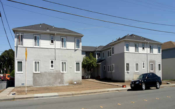 1050 Magnolia Ave in Millbrae, CA - Building Photo