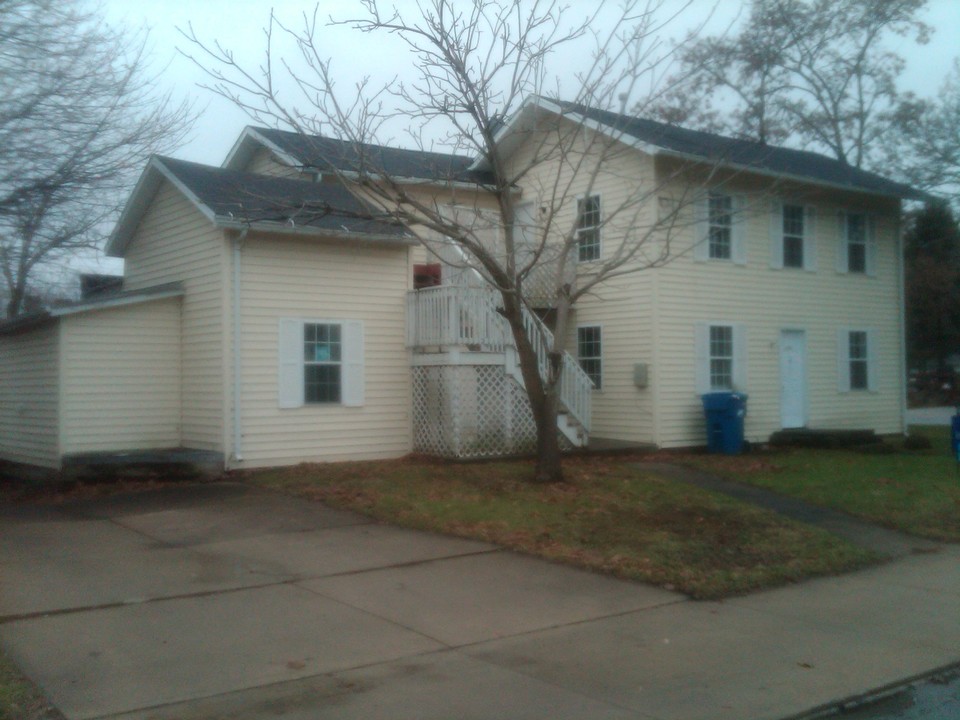 40 Monroe St in Monroeville, OH - Building Photo