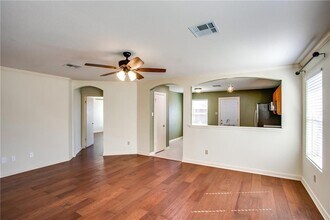 122 Quail Hollow Dr in Hutto, TX - Building Photo - Building Photo
