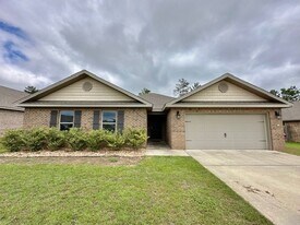 348 Merlin Ct in Crestview, FL - Building Photo