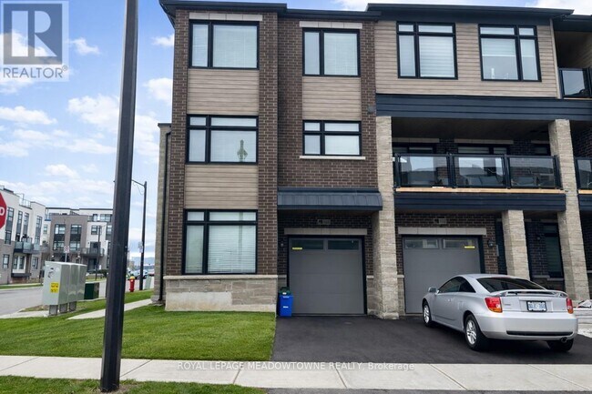 1560 Hilson Hts in Milton, ON - Building Photo - Building Photo