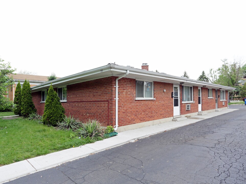 180 E Lorraine Ave in Addison, IL - Foto de edificio