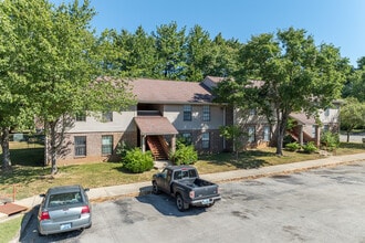 Bourbon Trace Apartments in Paris, KY - Foto de edificio - Building Photo