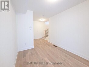 3328 Azam Wy in Oakville, ON - Building Photo - Building Photo