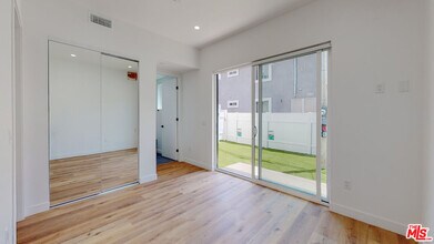 4460 W Maplewood Ave in Los Angeles, CA - Building Photo - Building Photo