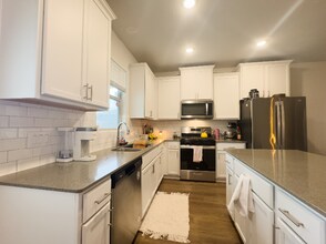 115 Goosewinged Dr in Kyle, TX - Building Photo - Building Photo