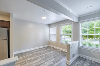 Pike Run Village in Belle Mead, NJ - Foto de edificio - Interior Photo