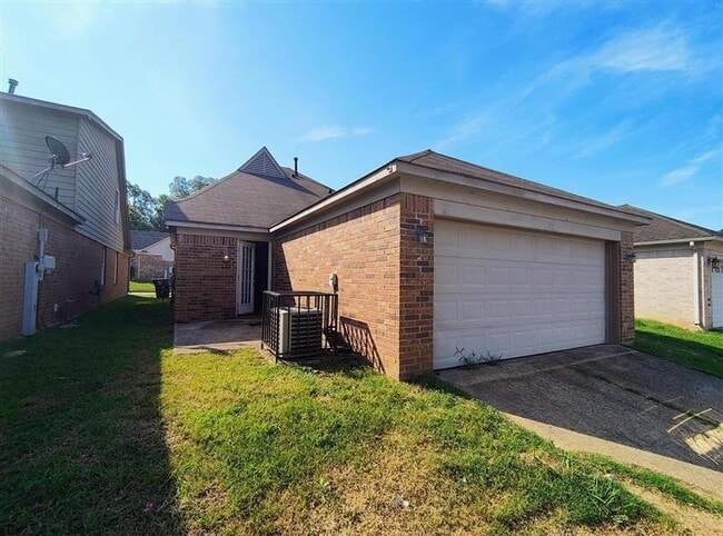 5646 Sycamore Woods Dr in Memphis, TN - Building Photo - Building Photo
