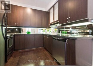 39 Upper Duke Crescent in Markham, ON - Building Photo - Building Photo