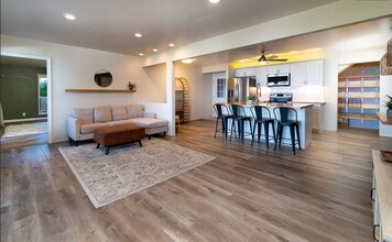 77-6452-6452 Leilani St, Unit B in Kailua Kona, HI - Foto de edificio - Building Photo