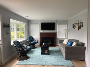 310 Old Shipyard Ln in Southold, NY - Building Photo - Building Photo