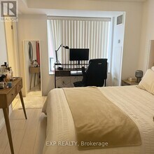 2 Clairtrell Rd in Toronto, ON - Building Photo - Building Photo