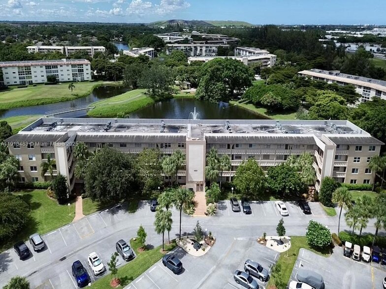 4301 Martinique Cir, Unit E4 in Coconut Creek, FL - Building Photo