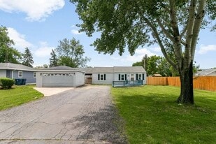 2303 Sweetbriar Ave in Crest Hill, IL - Building Photo