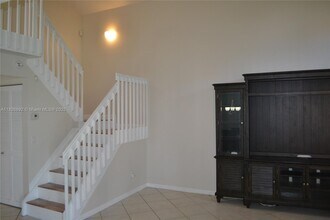 1537 E Lake Ct in Hollywood, FL - Building Photo - Building Photo