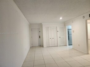 17530 NW 68th Ave in Hialeah, FL - Building Photo - Building Photo