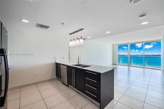 665 NE 25th St in Miami, FL - Building Photo - Building Photo