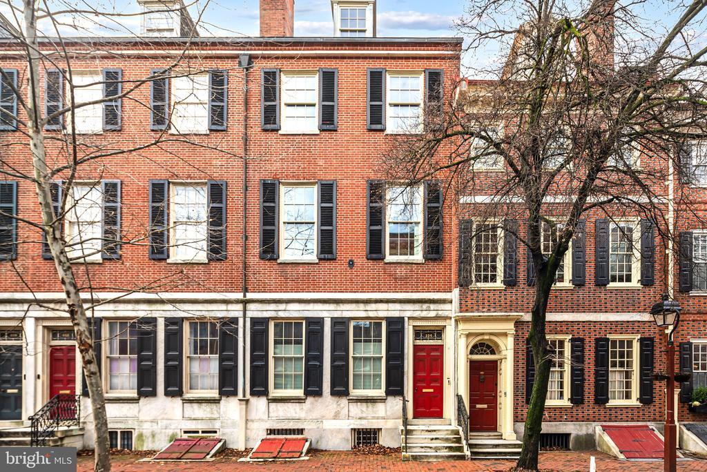 334 Spruce St in Philadelphia, PA - Building Photo