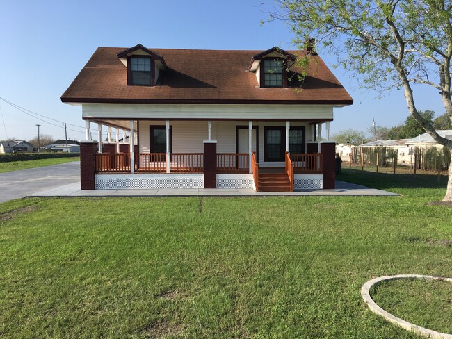 1601 W Expressway 83 in San Benito, TX - Foto de edificio - Building Photo