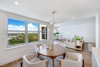 9102 W Bay Harbor Dr in Bay Harbor Islands, FL - Building Photo - Building Photo