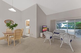 708 Lago Rd in Delray Beach, FL - Foto de edificio - Building Photo
