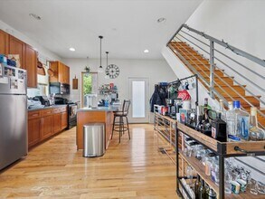 928 S 15th St, Unit B in Philadelphia, PA - Foto de edificio - Building Photo