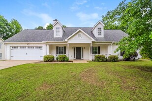 25 Woodland Dr in Covington, GA - Building Photo