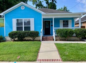 1223 E Waldburg St in Savannah, GA - Building Photo