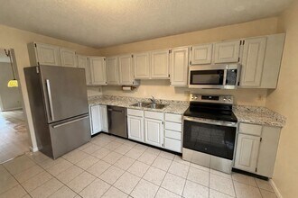 L4 Stonehedge Dr in South Burlington, VT - Building Photo - Building Photo