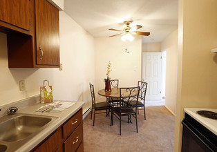 Hunt Club Apartments in Sylvania, OH - Foto de edificio - Interior Photo