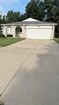 5975 Beaufort Dr in Canton Township, MI - Building Photo