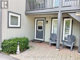 812 Suncrest Cir in Collingwood, ON - Building Photo