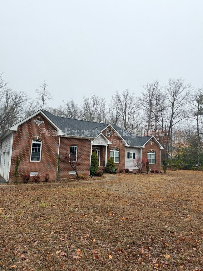 14116 Spruce Ave in Chester, VA - Building Photo - Building Photo